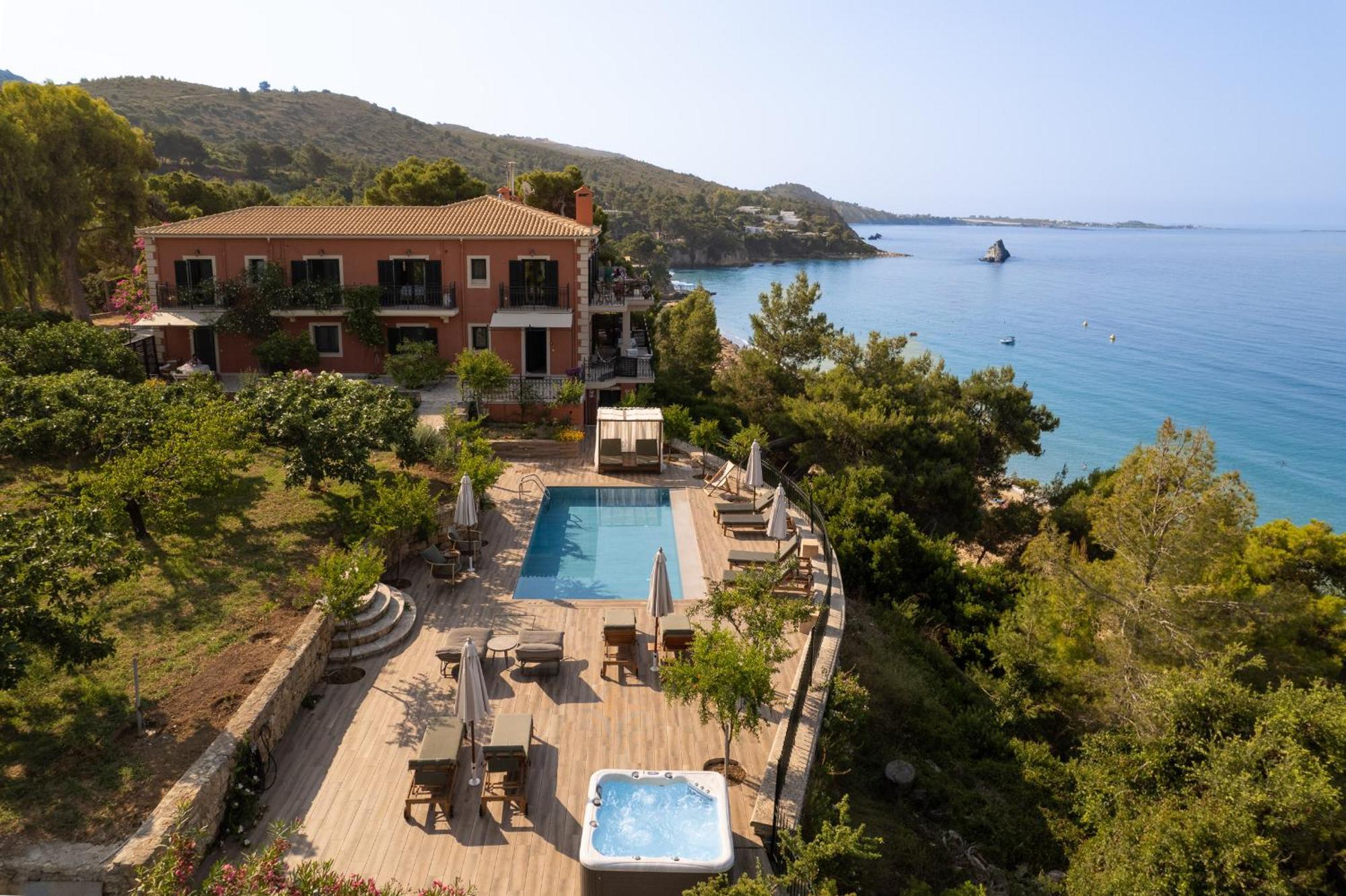 Avra Private Suites Lassi  Bagian luar foto