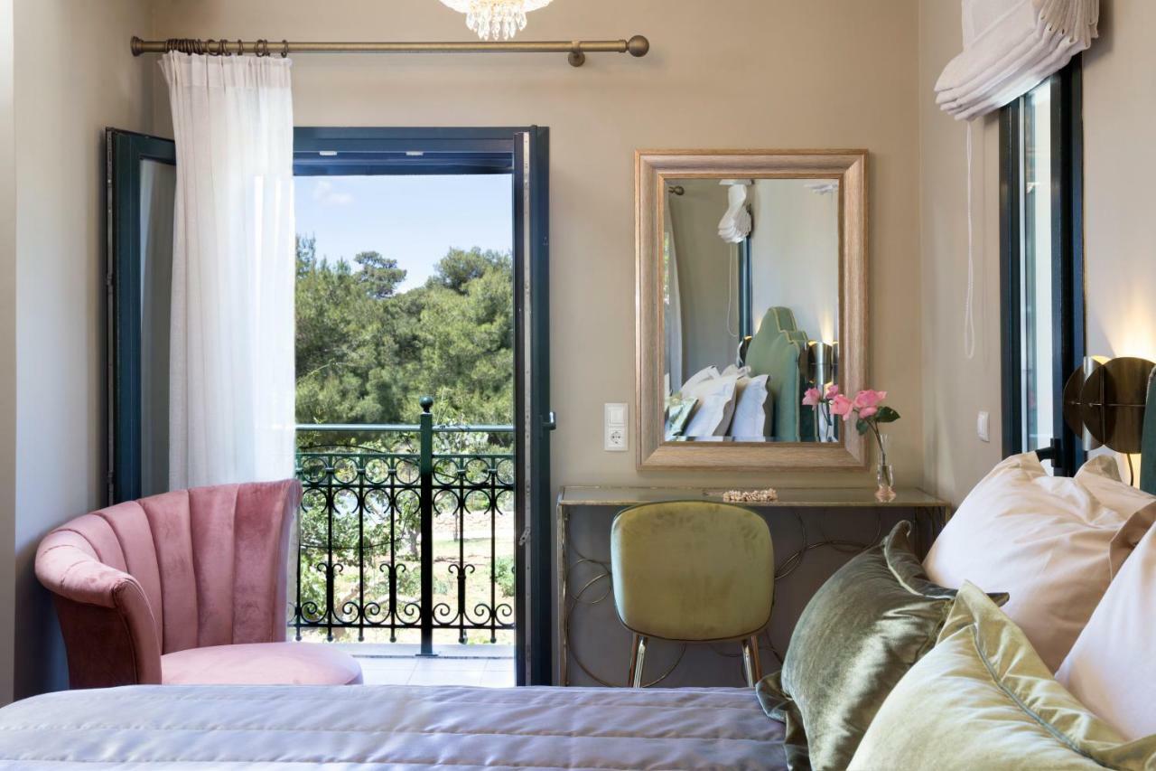 Avra Private Suites Lassi  Bagian luar foto
