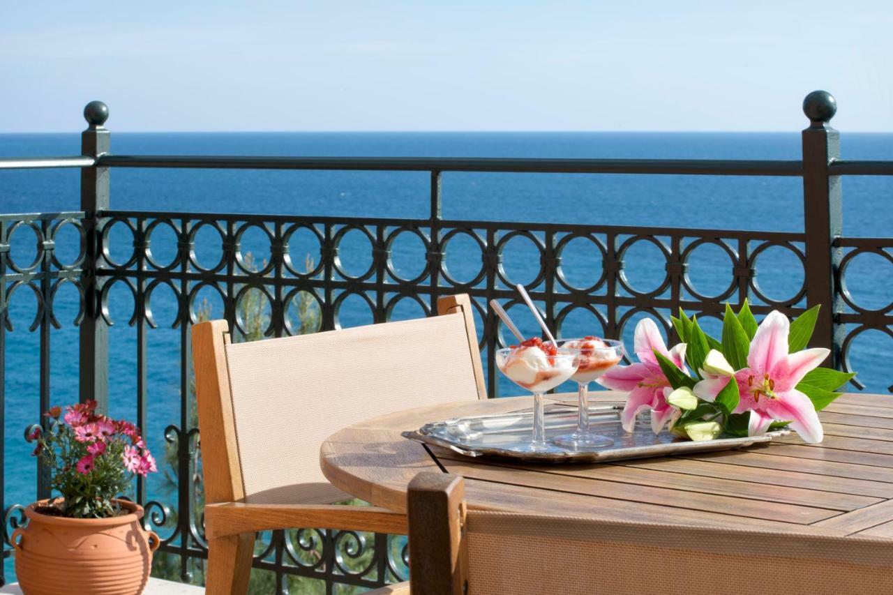 Avra Private Suites Lassi  Bagian luar foto